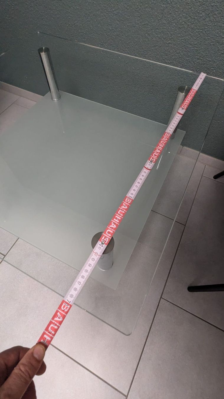 Tavoli: Gebrauchter Glas- und Metalltisch mit 2 Ablagen – Usato da Buchs SG venduto da Bray_Law 5