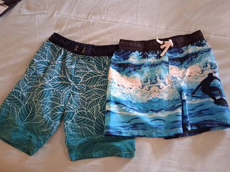 Maillots de bain garçon, taille 1012 ans / 140152