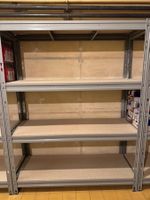 Metallregale mit 4 Holzböden