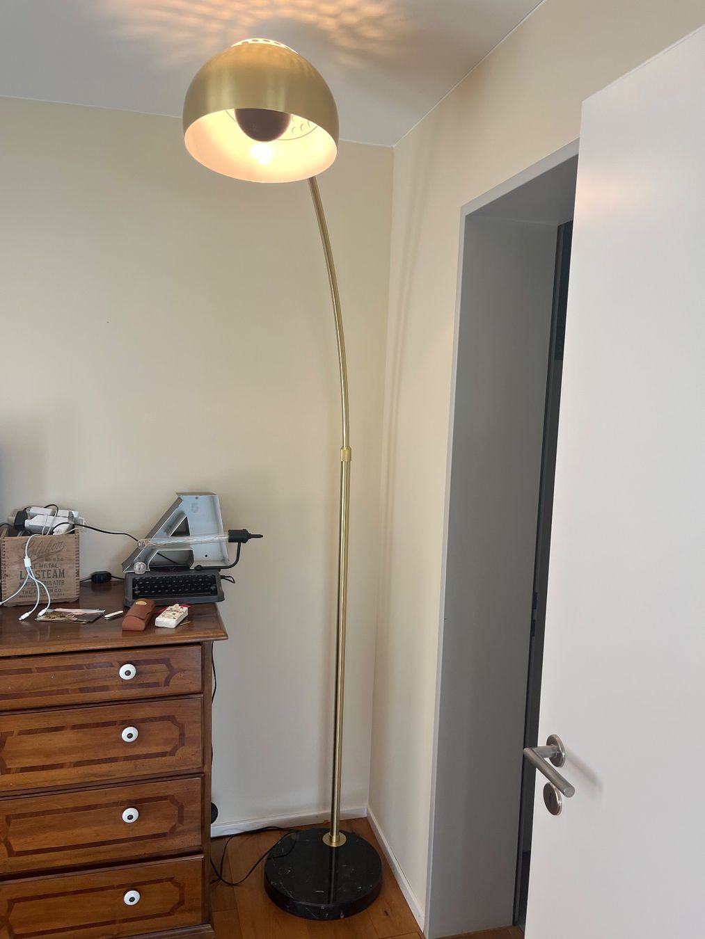 Lampes: Grosse Bogenleuchte - Stehlampe Messing – D'occasion à Ennetmoos par Ggander1 2