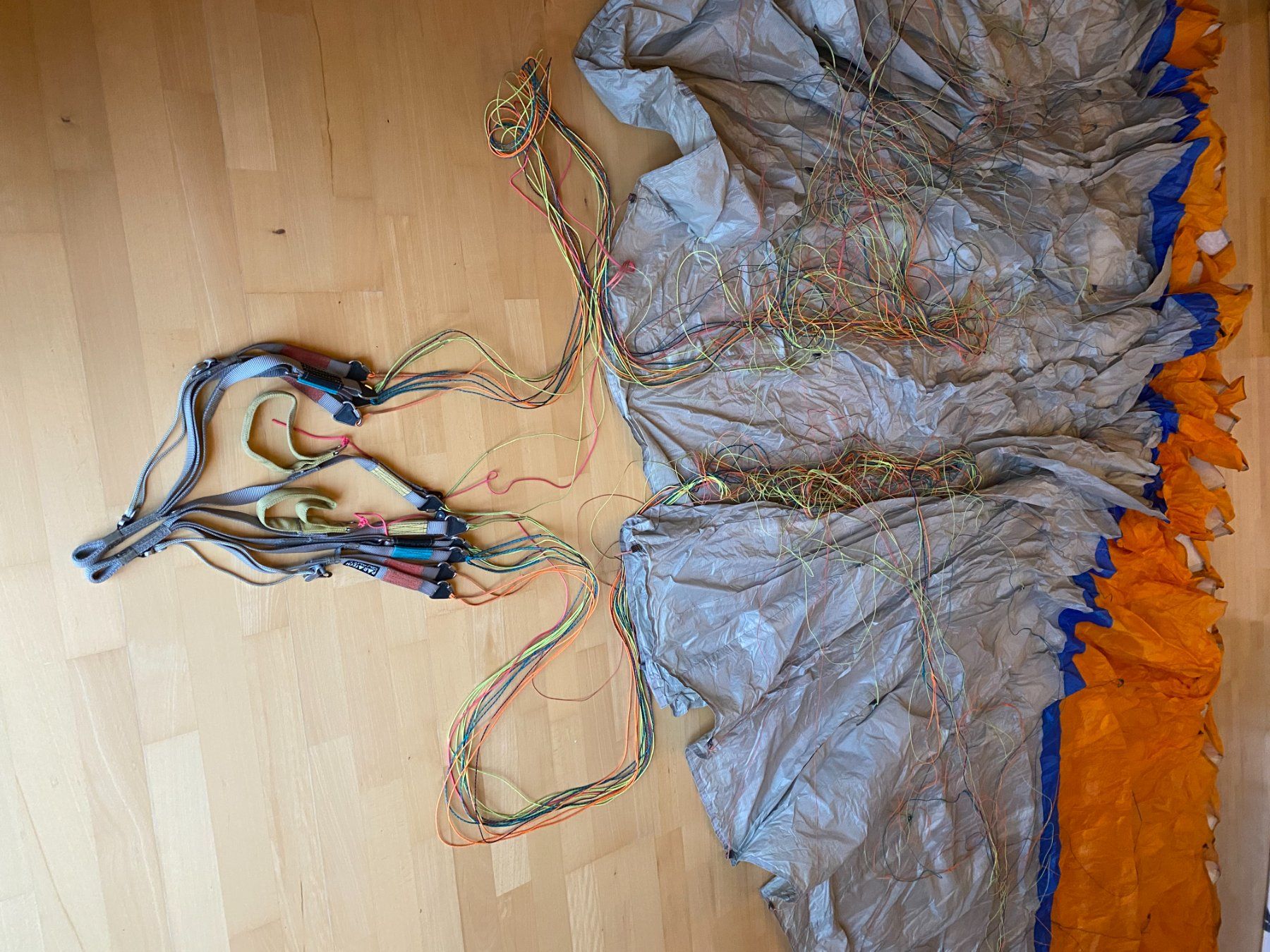 Sport dell'aria & Aquiloni: Gleitschirm Paratech P26 M mit Gurtzeg und Helm – Usato da Birmensdorf ZH venduto da Dania1 1