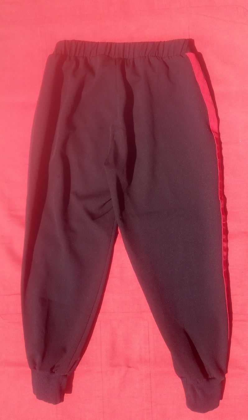 Zara Pantaloni: Zara Basic Trainerhose, Gr. M, schwarz mit Streifen – Usato da Luzern venduto da toenu23 2