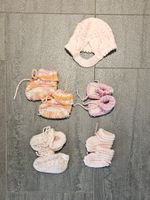 Handgestrickte Babyschuhe und Mütze, Wolle