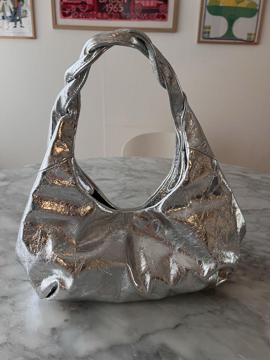 Sandro Borse da donna: Sandro Silbernen Leder Tasche Boho Twist Handke – Usato da Hünenberg See venduto da mississauga 1