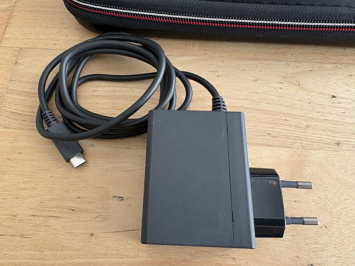 Nintendo Konsolen: Nintendo Switch OLED Bundle – Gebraucht aus Eggersriet von Ck761 5
