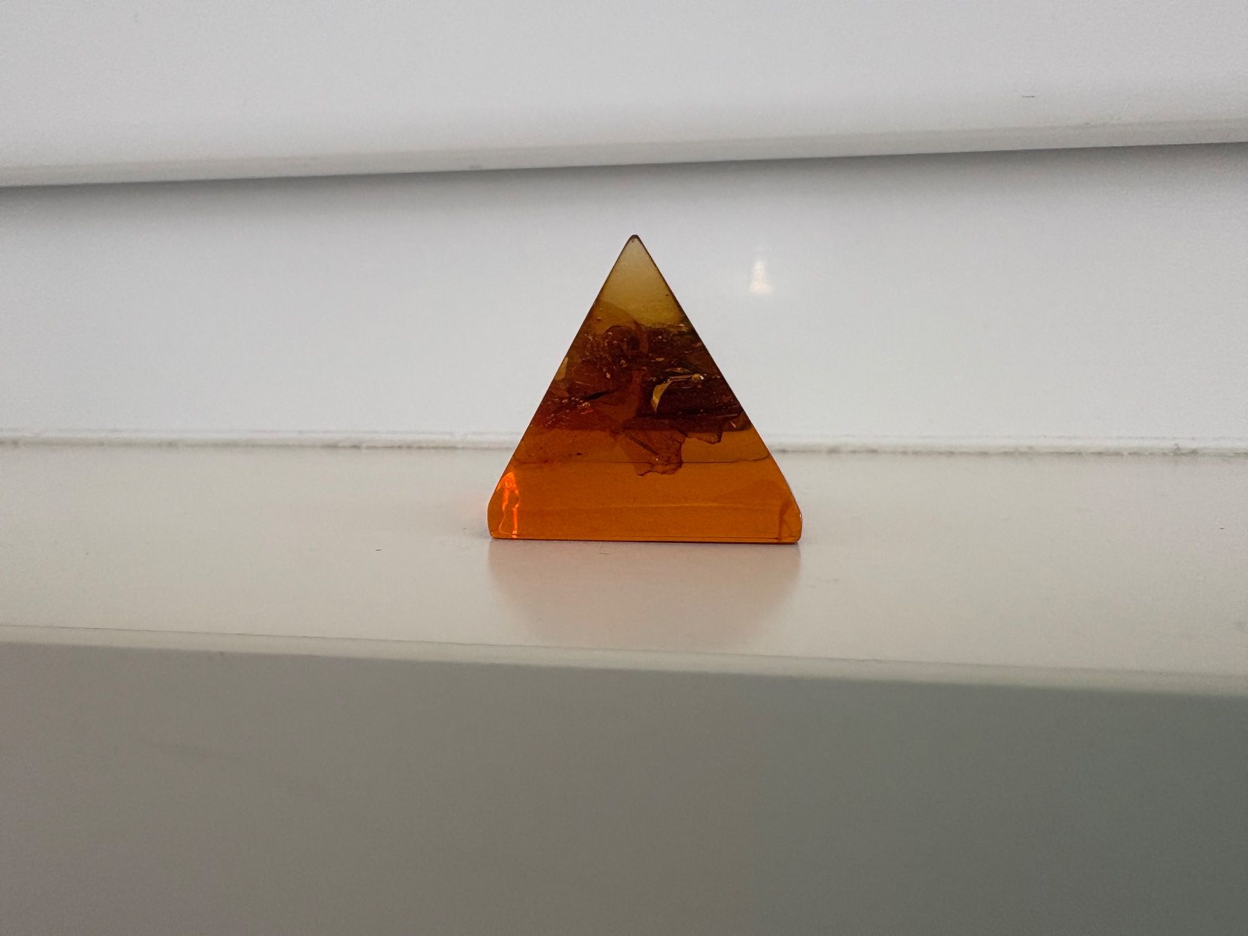 Minerali & Pietre curative: Pyramide d'orgonite avec ambre naturel – Usato da Lausanne venduto da opi_92cn 6