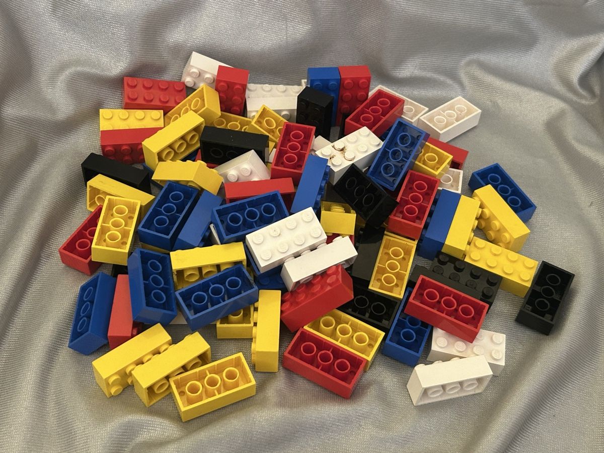 Lego Baukästen: 88 x 8-er LEGO Steine – Gebraucht aus Winterthur von stella67
