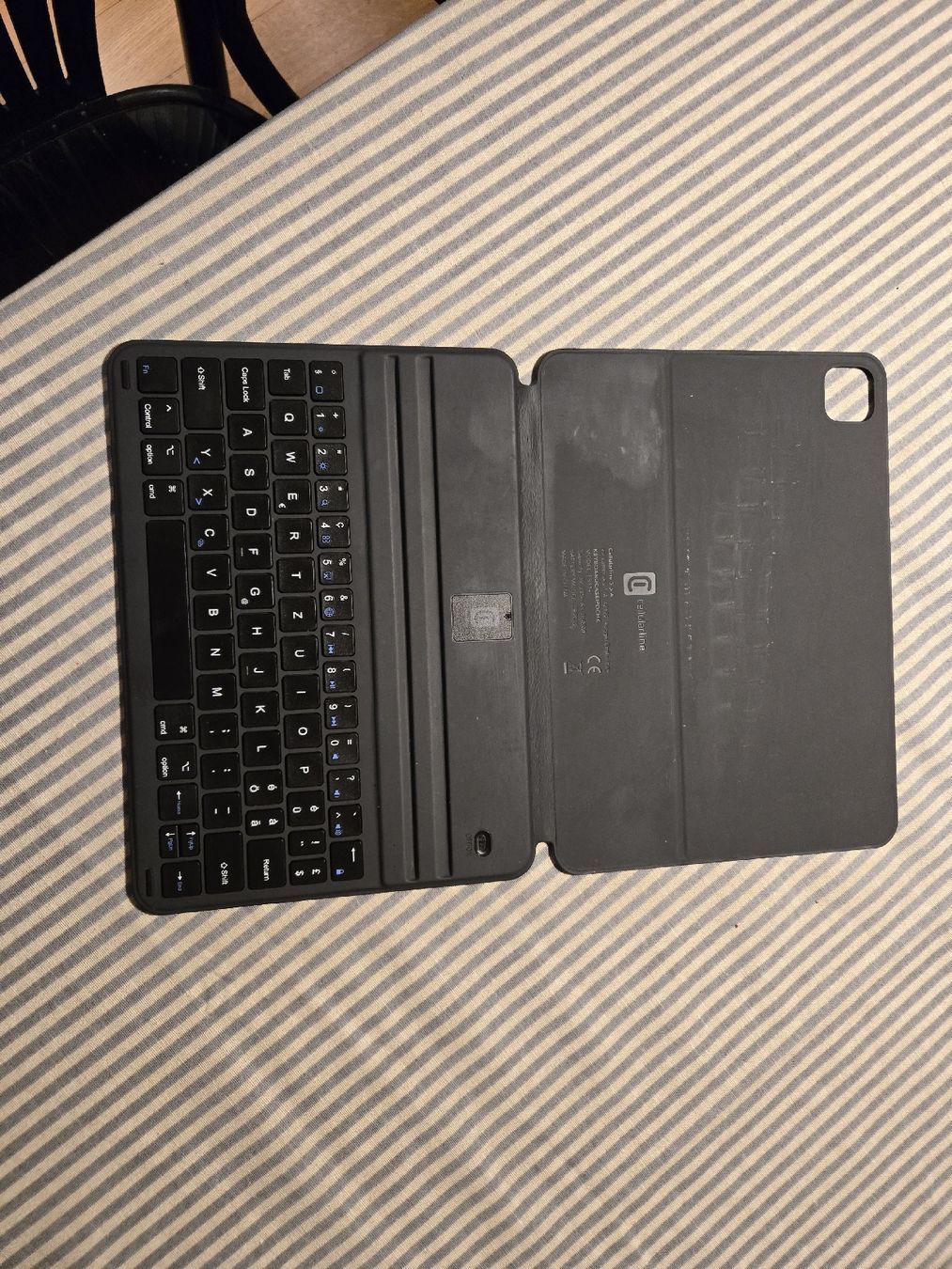Covers & Borse: CELLULAR LINE Keypad Case ipad Air 11 – Usato da Fällanden venduto da noa_mh8y 1