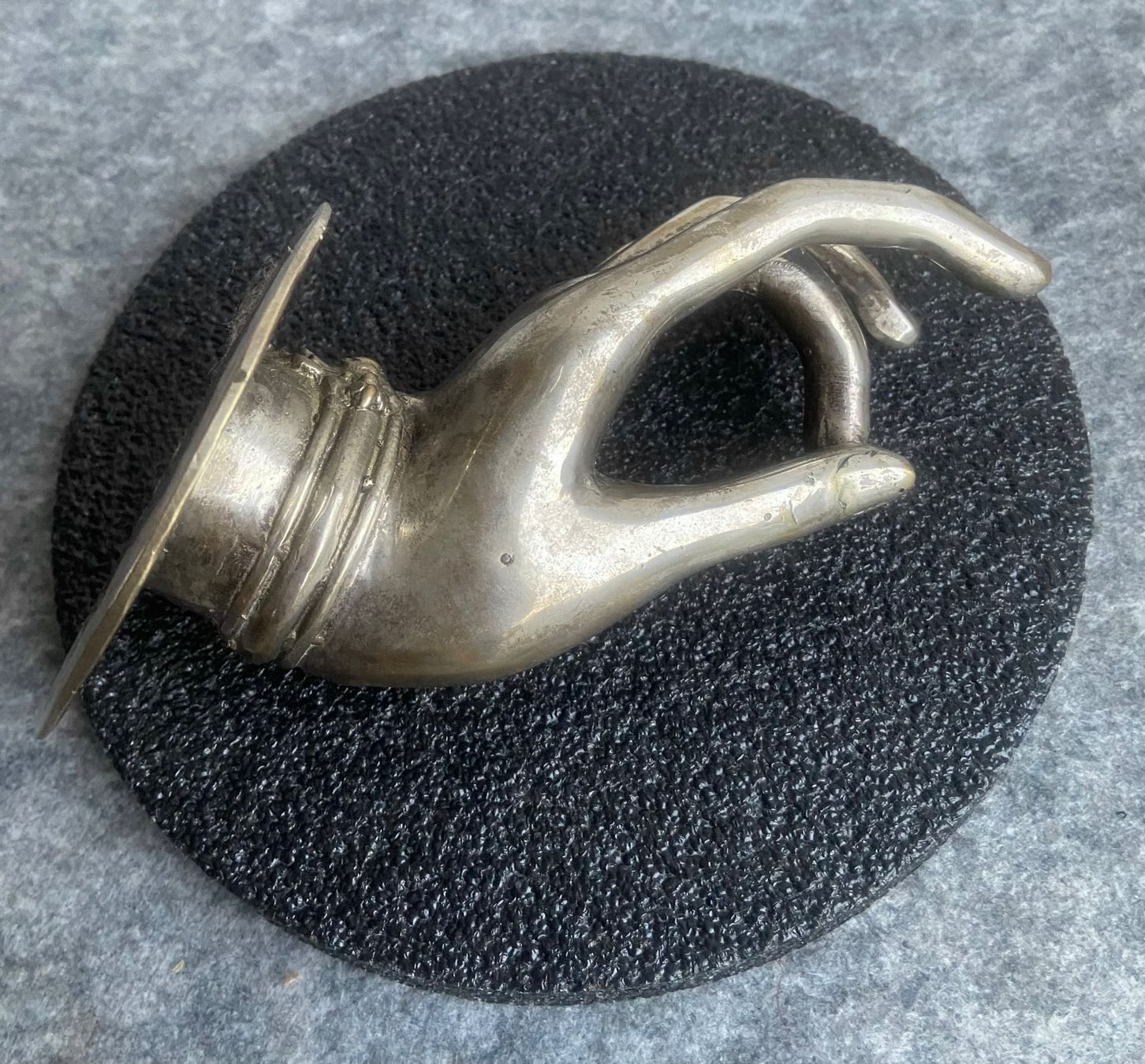 Eisenwaren: Wandhaken oder Türgriff Mudra – Gebraucht aus Zuerich von Perlen-Decor 1