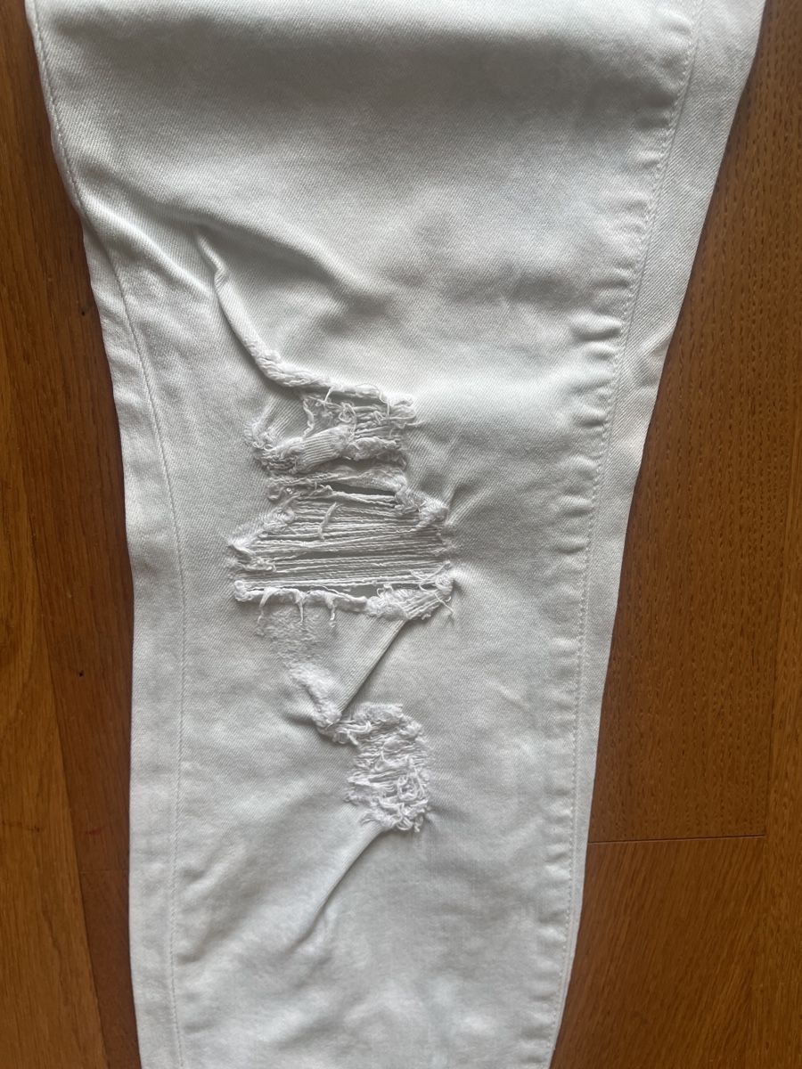 Jeans: J Brand Grösse 28 Used-Look – D'occasion à Basel par Ritzibitzi 3