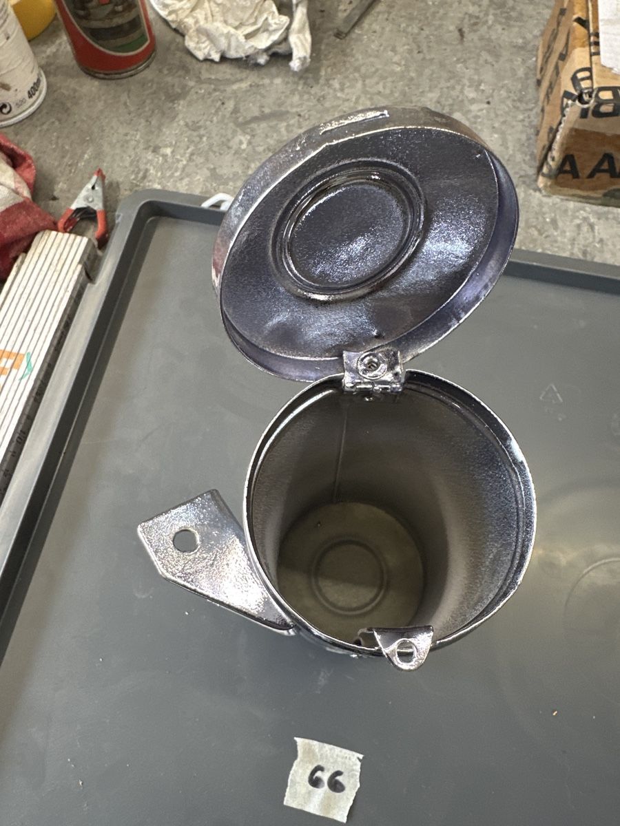 Mofas: Original Mofa Oldtimer werkzeug Behälter silber Top – Gebraucht aus Fällanden von frosch58 4