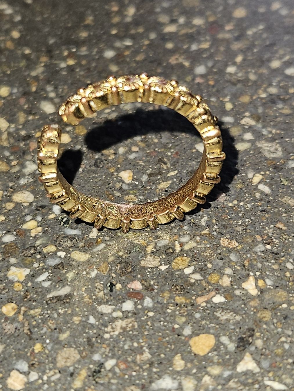 Anelli: Ring mit Blumenmuster goldfarbig verstellbar LA2l – Nuovo (secondo la descrizione) da Anwil venduto da tamoos