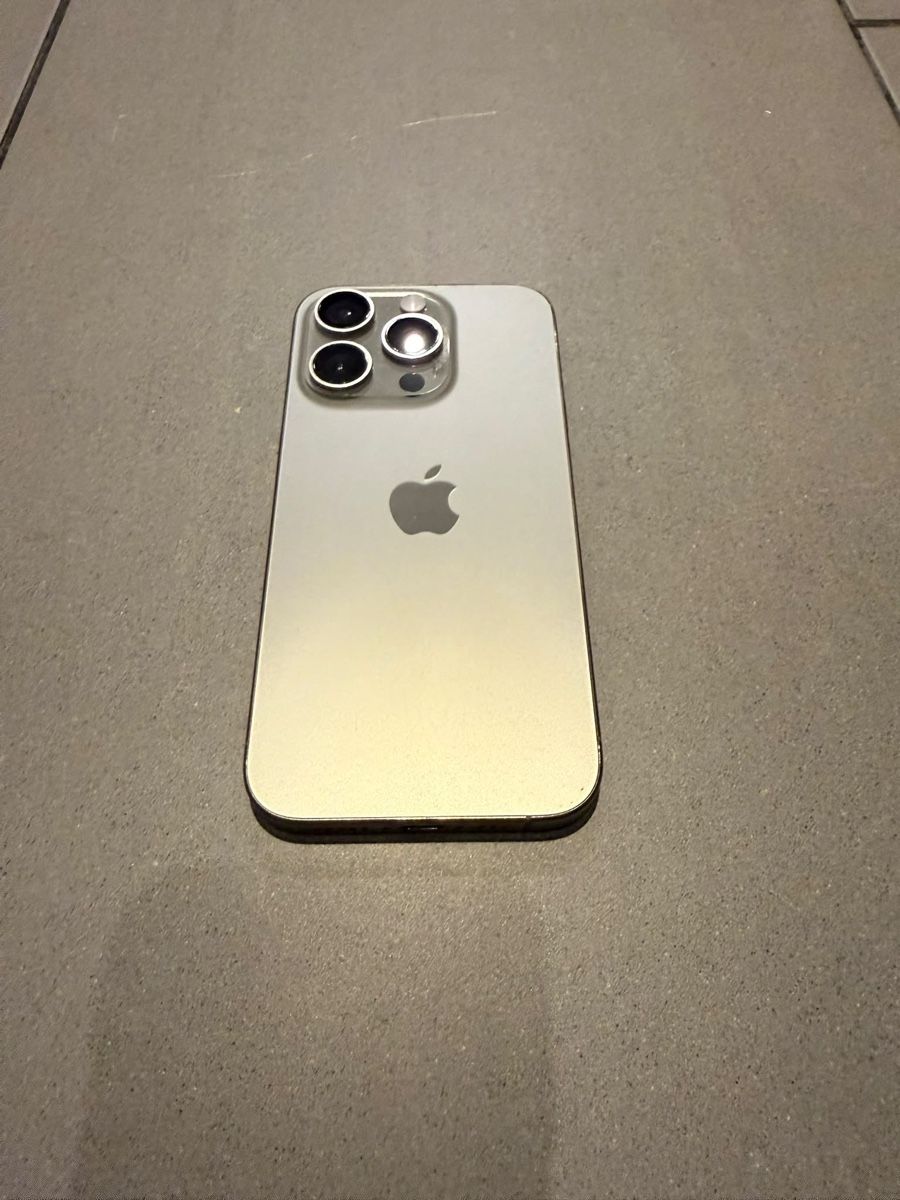 Apple Portables: Apple iPhone 15 pro – Neuf (Voir description) à Henggart par 00Silverstar00 1