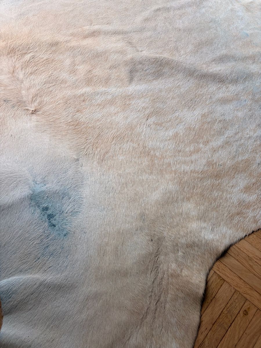 Tapis: Echtes Kuhfell beige weiss – D'occasion à Uster par sha_bg9f 4