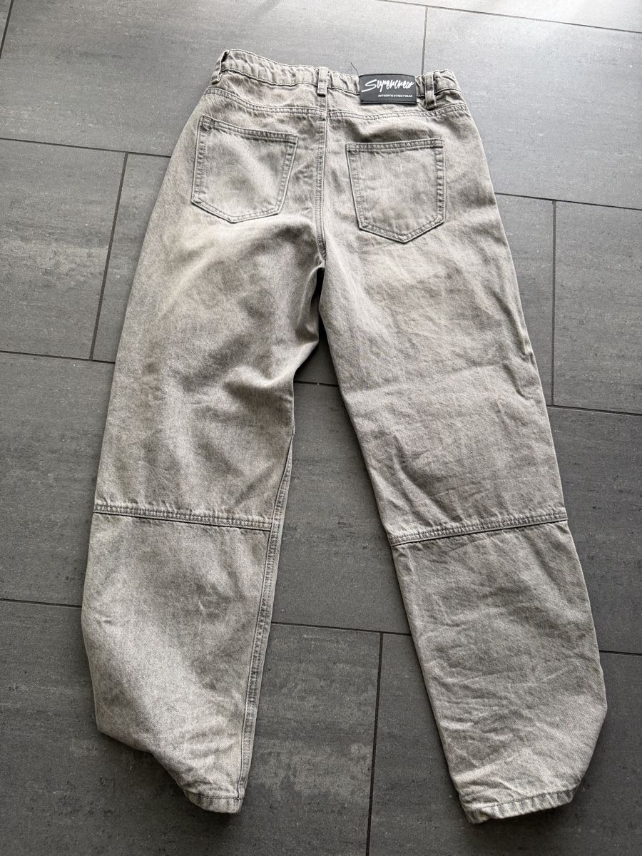 Jeans: Pantalon Supercrew gris délavé, taille 13  – Usato da kriens venduto da mAgmAx. 2