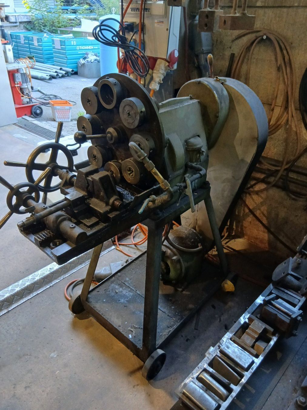 GF Tutte le macchine: Gewindeschneidmaschine Ideal – Usato da Neuenegg venduto da Lowbus1969 1