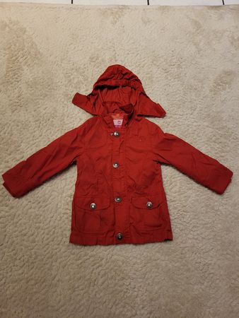Rote Kinder Übergangs Jacke mit Kapuze, Grösse 92.