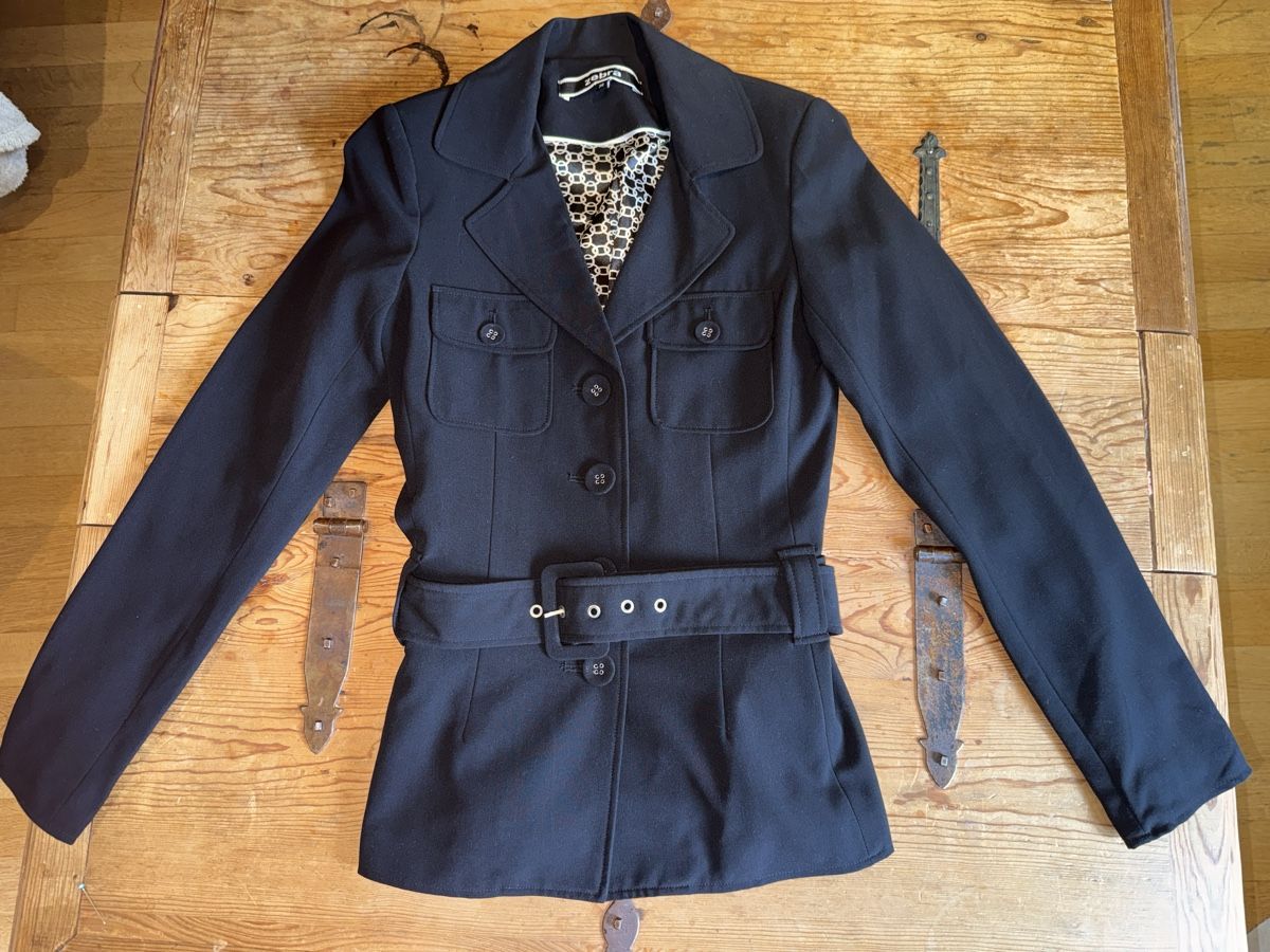 Zebra Giacche: Zebra Blazer Gr. 36 schwarz mit Gürtel – Usato da Mauren venduto da ducducturi