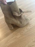 Wildleder Stiefeletten mit Schleife, beige, Grösse 38