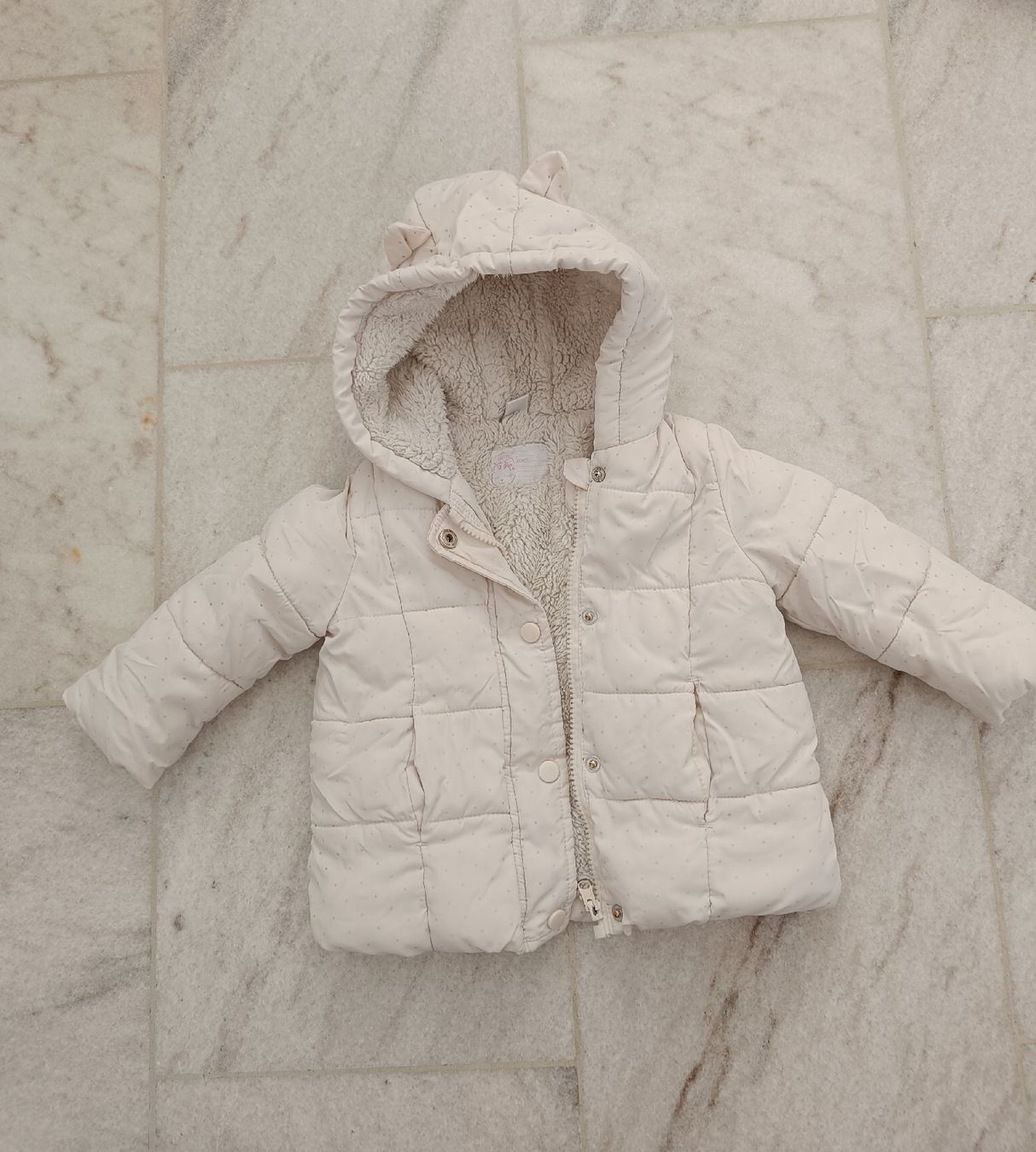 Giacche & Cappotti: Winterjacke beige mit Kapuze und Teddyfutter Gr.80 – Usato da Reinach BL venduto da jul_6xlh