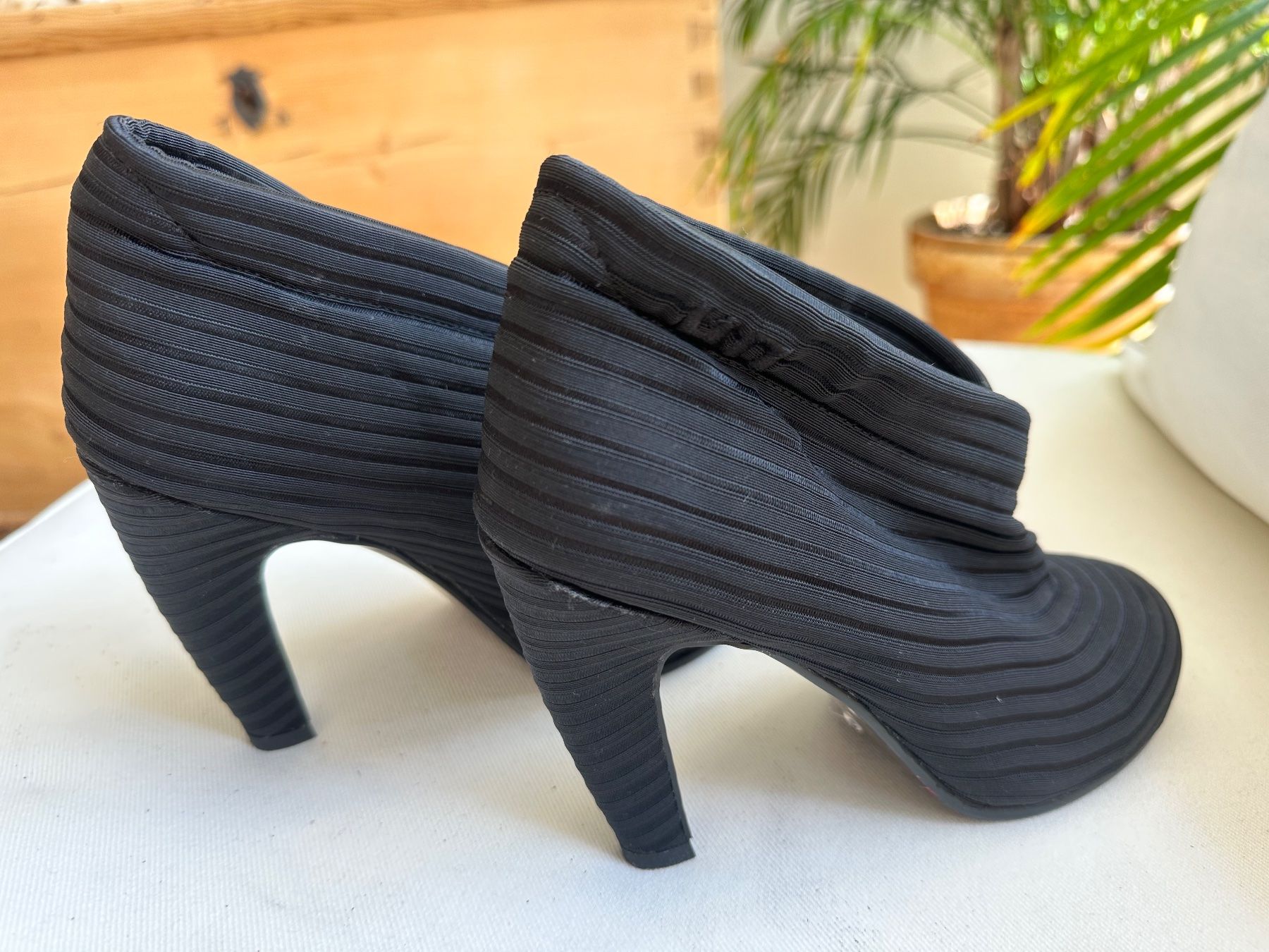 Scarpe da donna: Chaussures de United Nude – Nuovo e nell'imballaggio originale da Carouge GE venduto da erolga
