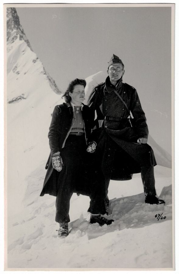 Ansichtskarten: Offizier mit Dame im Schnee – Gebraucht aus Frauenfeld von postcardofmylife_ALT