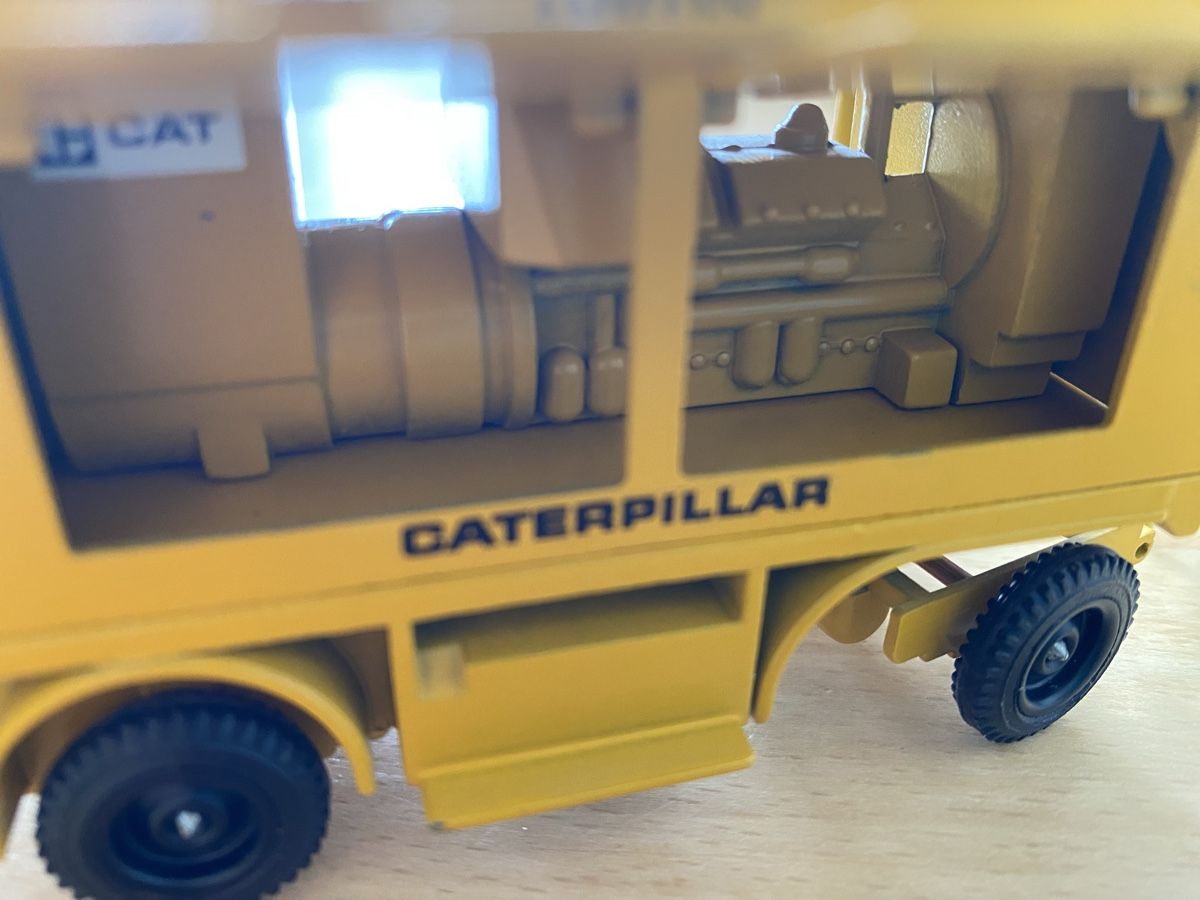 Caterpillar Kit di modellismo & Modellini statici: Modell Generator Set Caterpillar, Masstab 1:50 – Usato da Arch venduto da UrsusC46 3
