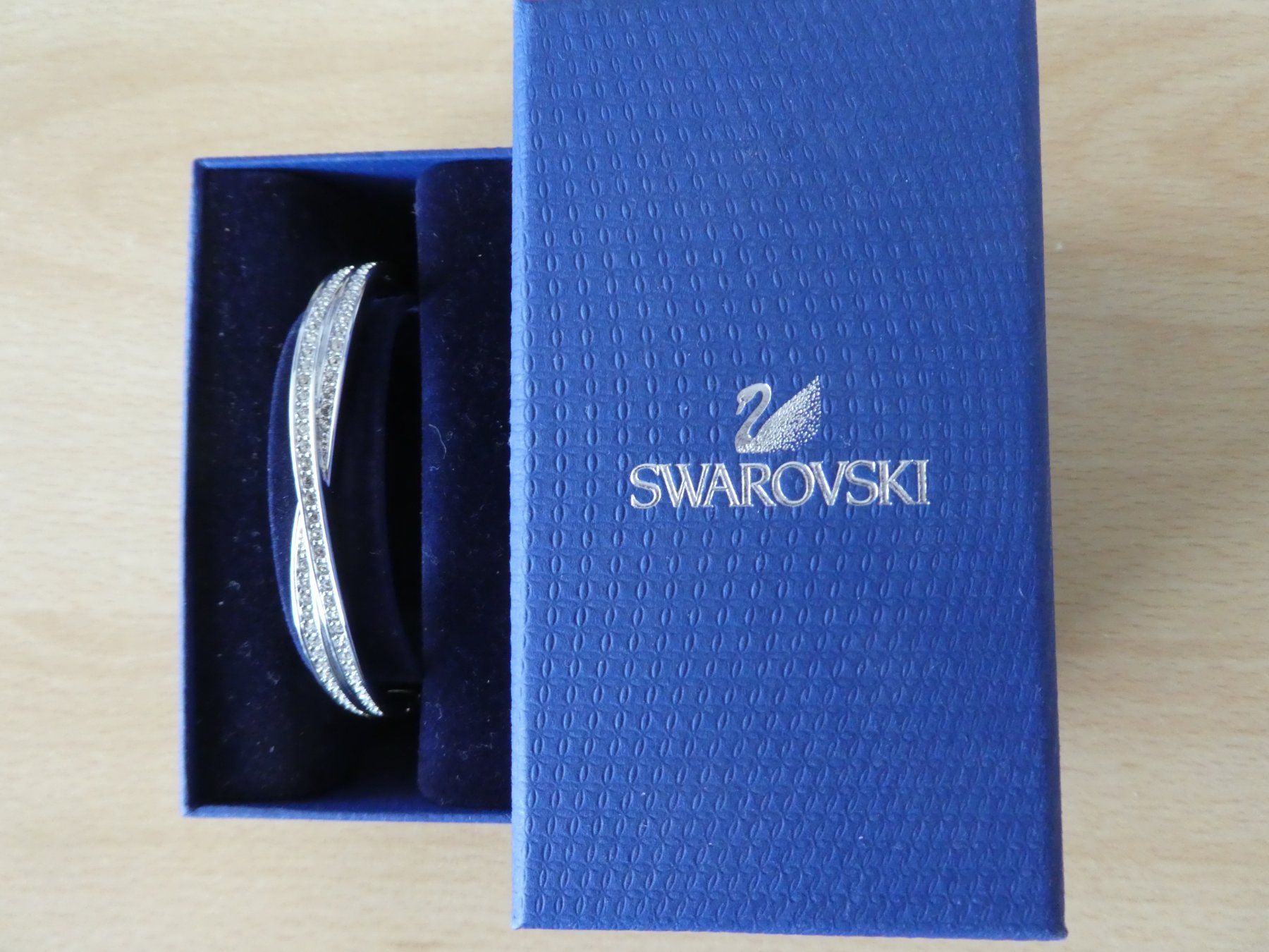 Bracciali & Braccialetti: Swarovski Armreif mit Zirkonia – Nuovo e nell'imballaggio originale da Therwil venduto da Gtruli