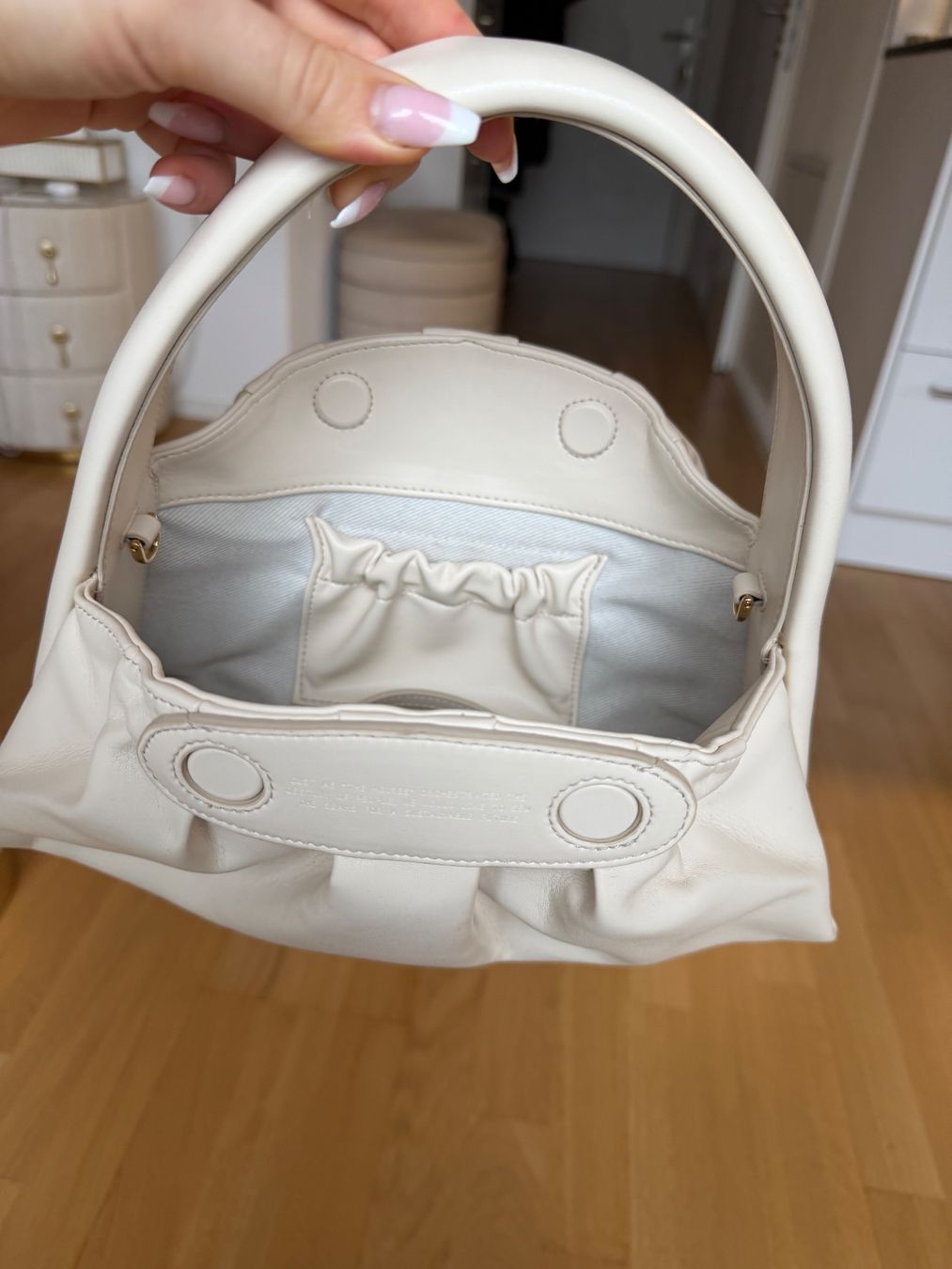 Borse: THEMOIRE HERA SHOULDER BAG – Nuovo (secondo la descrizione) da Neuhausen am Rheinfall venduto da jen_2bcj 6
