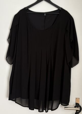7 Sommerliche Damen Oberteile, Grösse 7XL