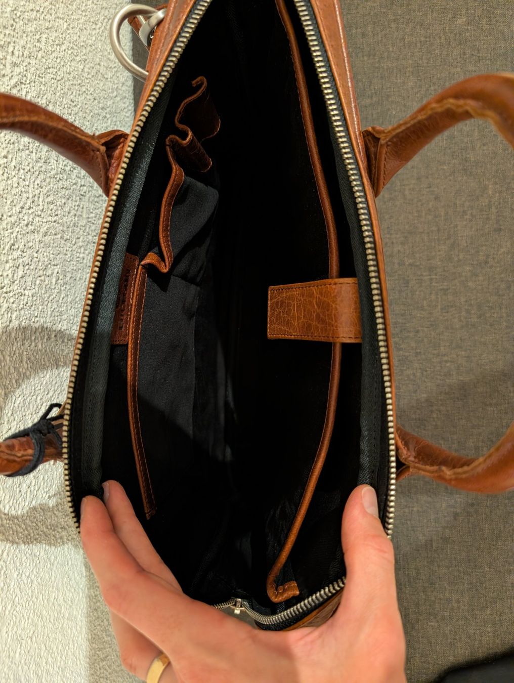 Borse: Hellbraune Laptop Ledertasche 13 Zoll – Nuovo e nell'imballaggio originale da Basel venduto da n0daft 5