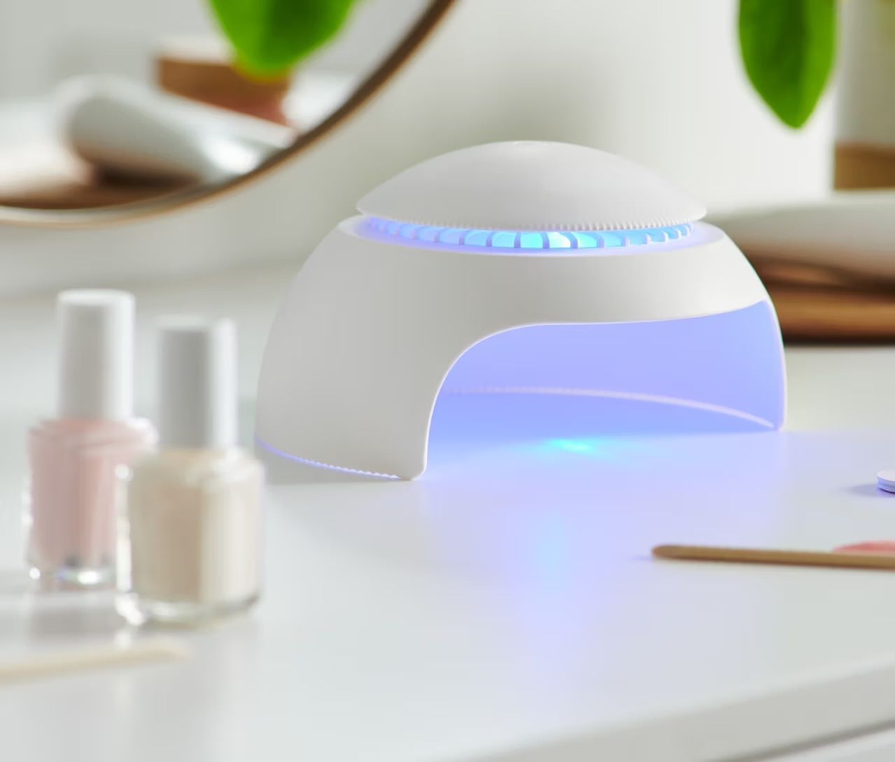 Unghie finte: Nageltrockner mit LED-Licht und Ventilator "Tschibo" NEU – Nuovo e nell'imballaggio originale da Zürich venduto da Ember2Inferno 1