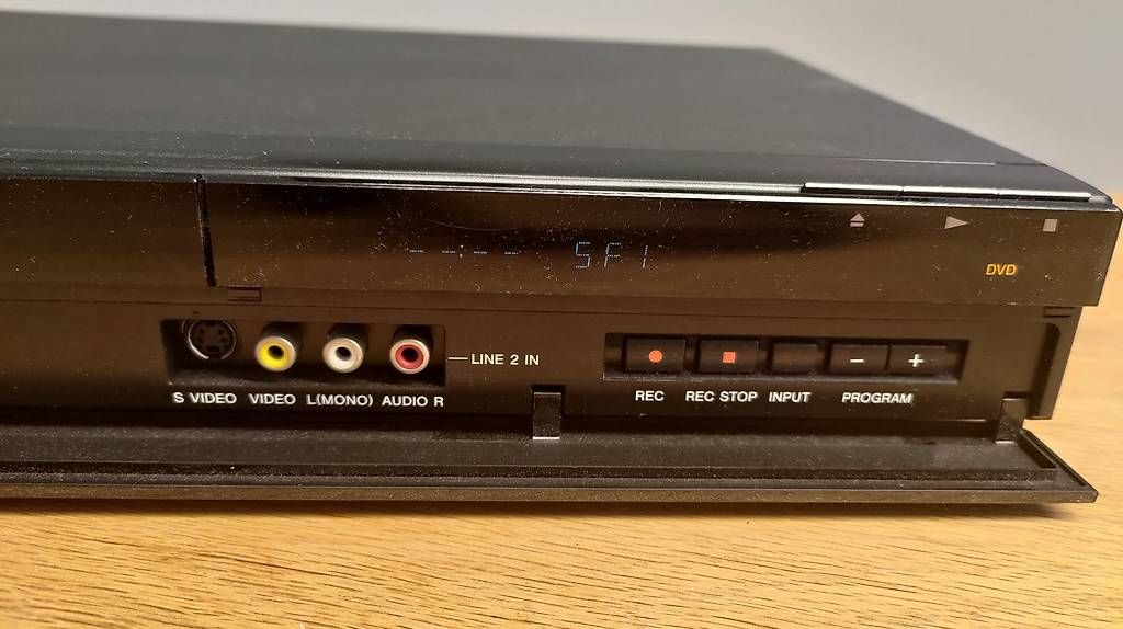Sony Enregistreurs: DVD-Recorder/Player SONY RDR-AT107 – D'occasion à Basel par langga9 1