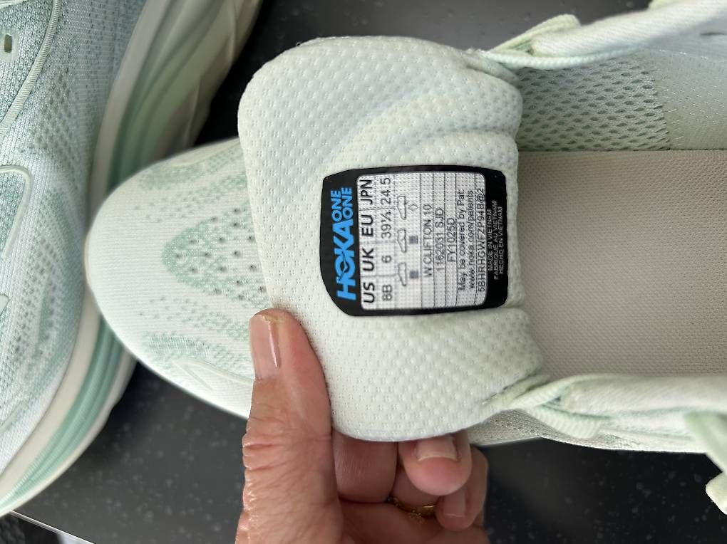Hoka One One Scarpe da donna: HOKA, Clifton10, 39 1/4 – Nuovo (secondo la descrizione) da Le Landeron venduto da Cledou66 3