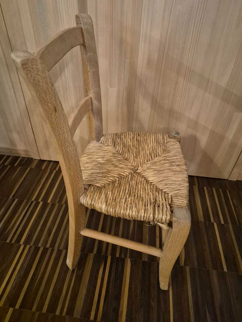 Stühle: Kinderstuhl Holz – Gebraucht aus Küssnacht am Rigi von Hannibal06 1