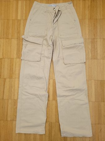 18. Pantalon Cargo Bershka Beige Taille 34