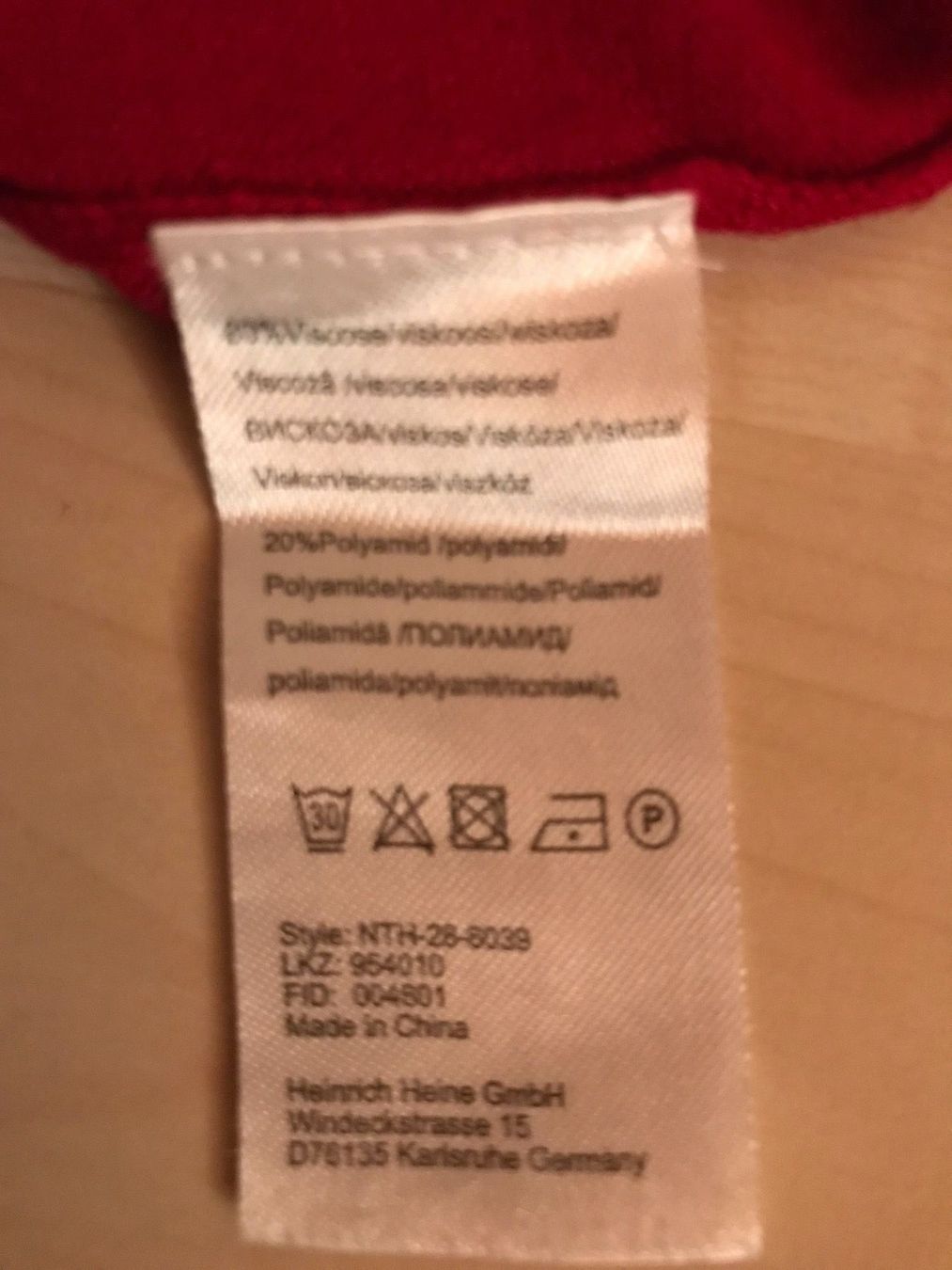 Pullover & Sweatshirts: Pullover aus Viskose und wenig Polyamid, spezieller Schnitt – Gebraucht aus Meilen von Flockenwirbel 3