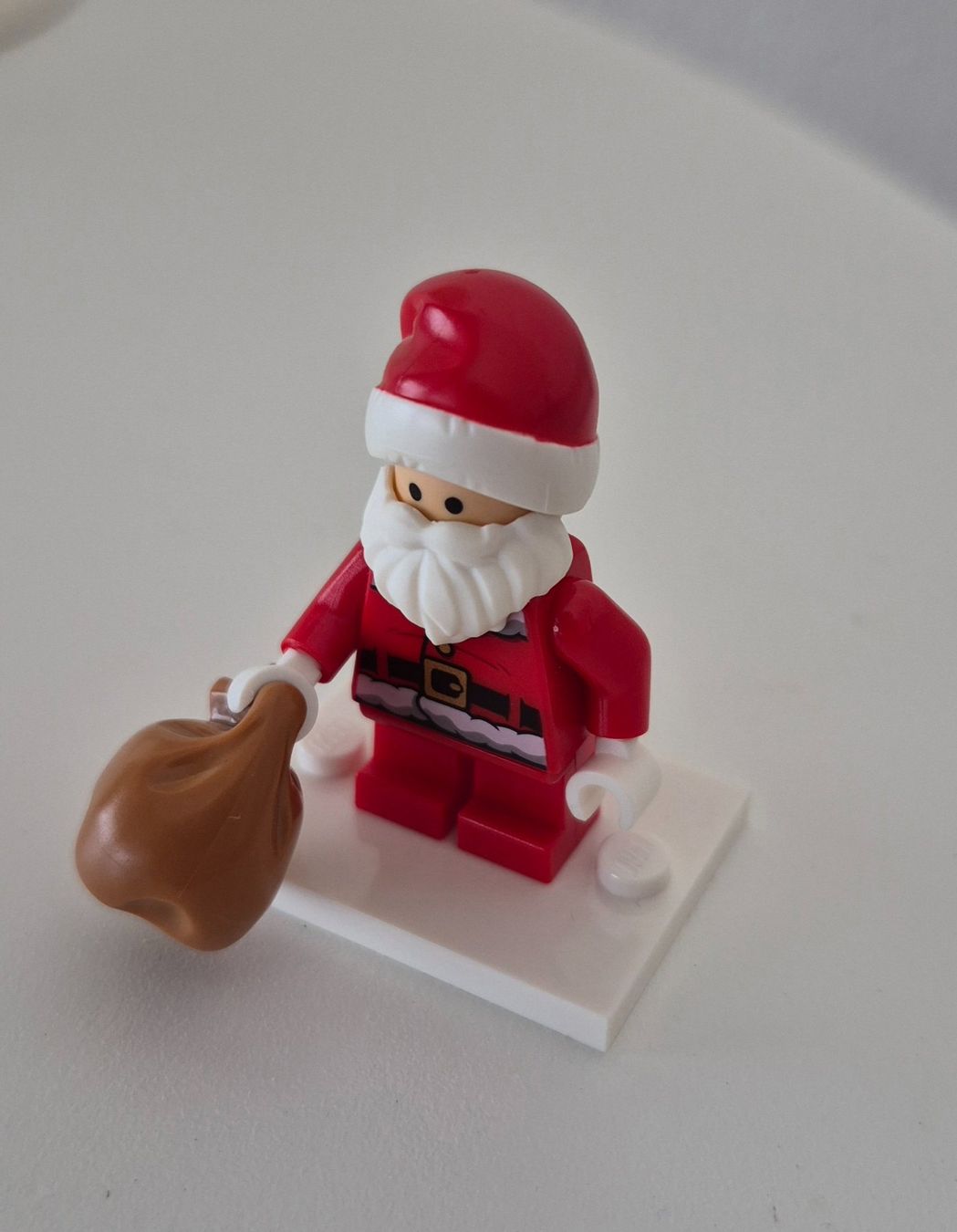 Lego Statuette: Lego Minifigur Weihnachtsmann – Usato da Basel venduto da Herrnilsson90