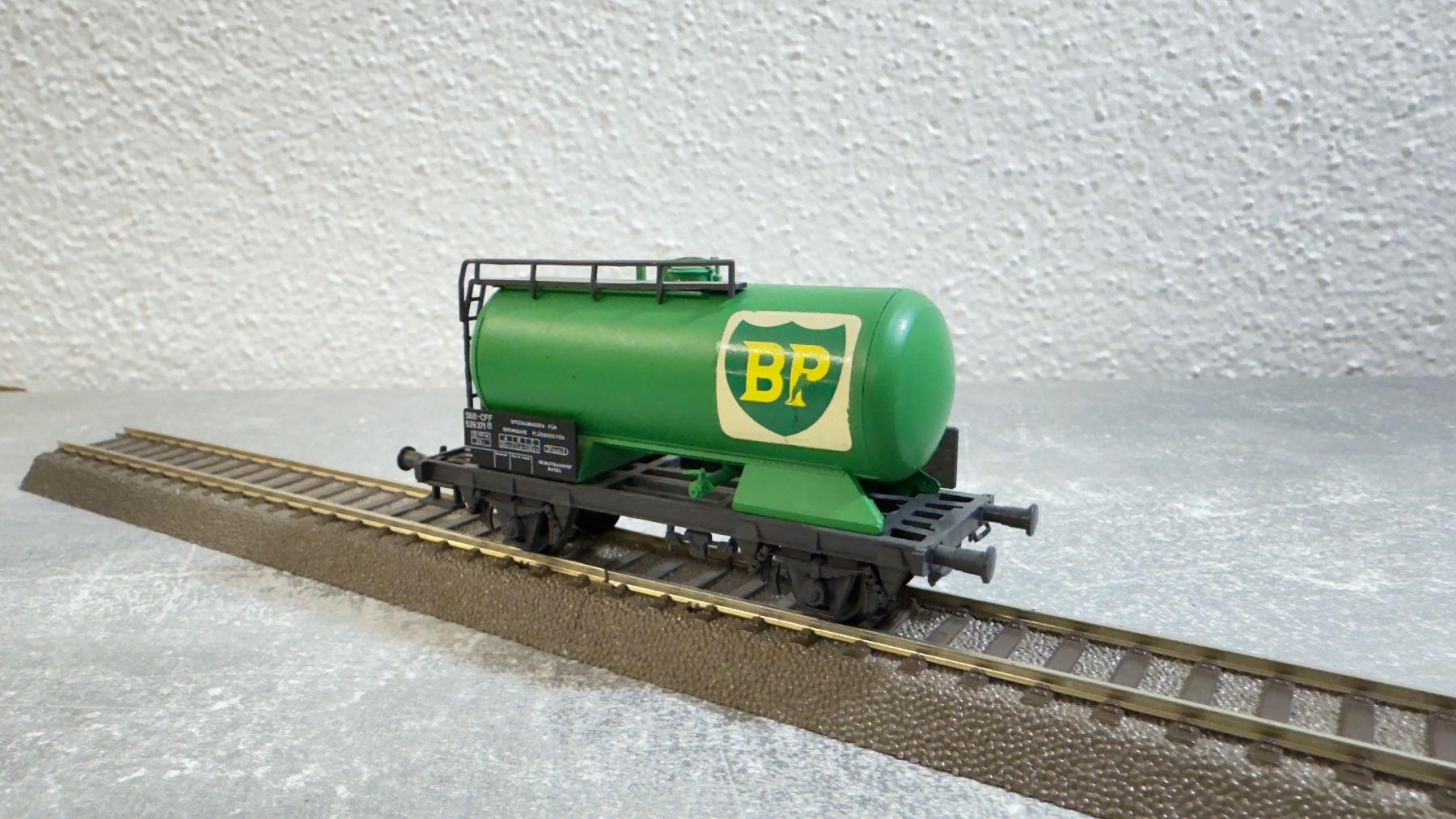 Liliput Modellini di ferrovie: Liliput Kesselwagen BP H0 / DC – Usato da Windlach venduto da Kelebra 3