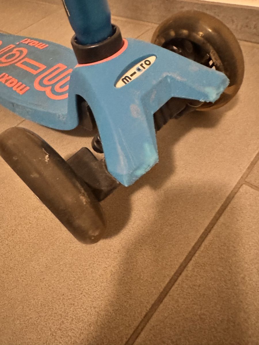 Micro Kickboard: Micro Maxi Kinder Roller, guter Zustand, mit LED – Gebraucht aus Galgenen von syl_7y9c 1