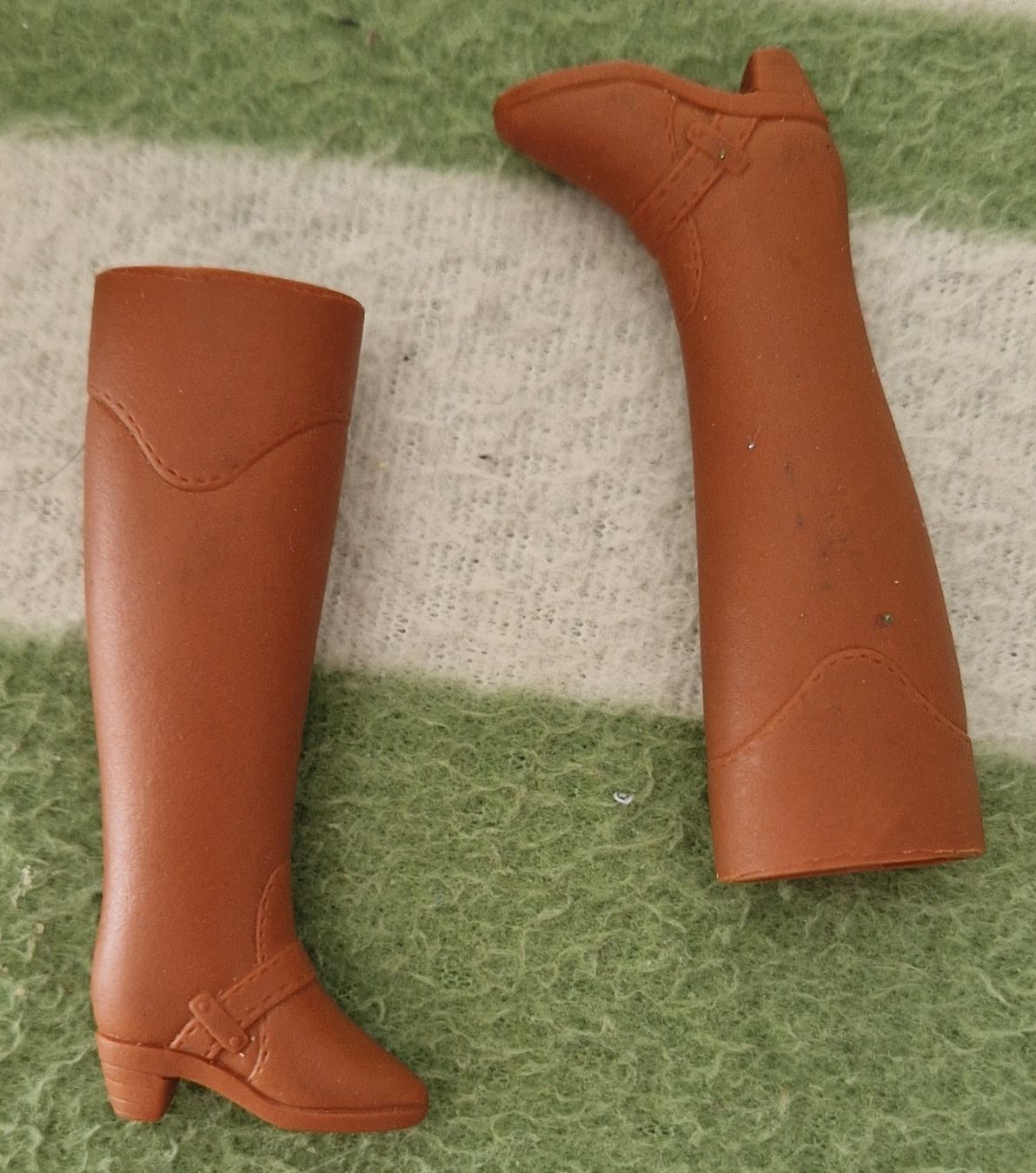Puppen: bottes pour Barbie – Gebraucht aus Couvet von Pioune