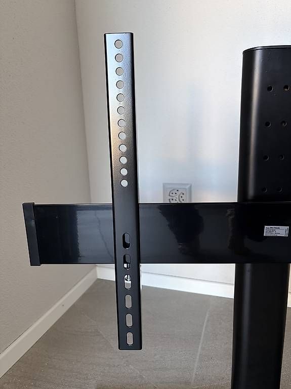Staffa per monitor: Neuwertiger TV-Standfuss 32"-65" – Usato da Winterthur venduto da sidthekid1990 2
