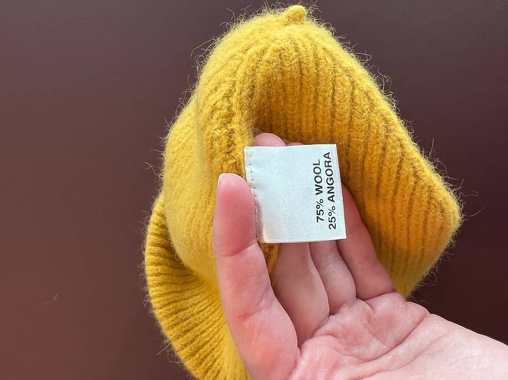 Copricapi, berretti & cappellini: Le Bonnet Beanie / Mütze gelb – Usato da Wettingen venduto da Lamadeux 1