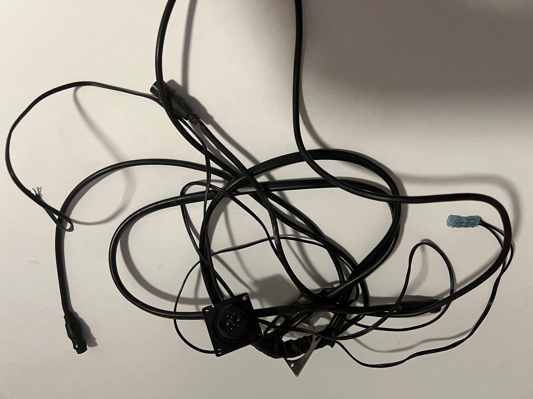 Bionx Pièces détachées: BIONX BATTERY & COMMUNITION CABLE – D'occasion à basel par dunia66