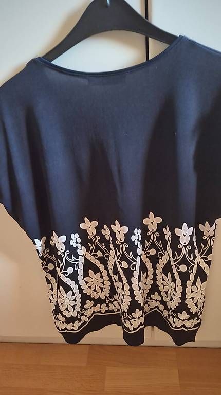 T-shirts: T- Shirt – D'occasion à Zofingen par PiaZ0102 1