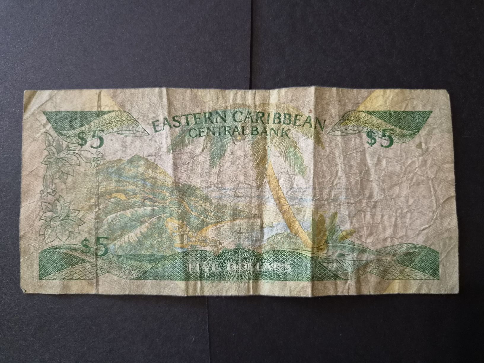 Banknoten: Eastern Caribbean 5 dollars – Gebraucht aus Versoix von rucio 1