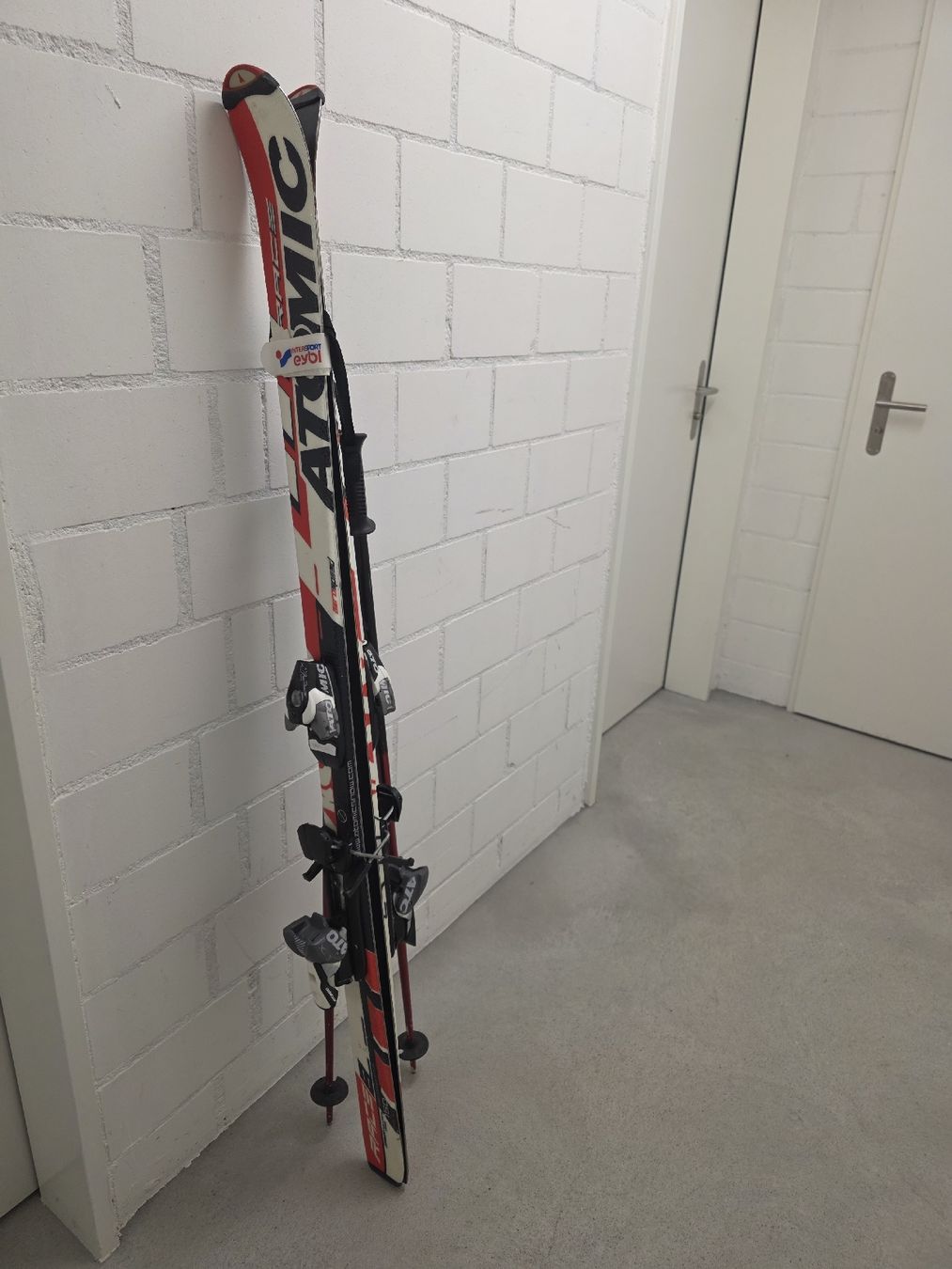 Atomic Sci: Atomic Ski inkl. Stöcke – Usato da Uetikon am See venduto da che_57cj