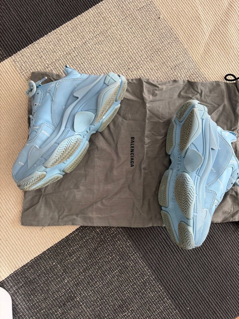 Balenciaga Scarpe da donna: Balenciaga Triple S Sneaker, hellblau – Usato da Thalwil venduto da vverinha 3