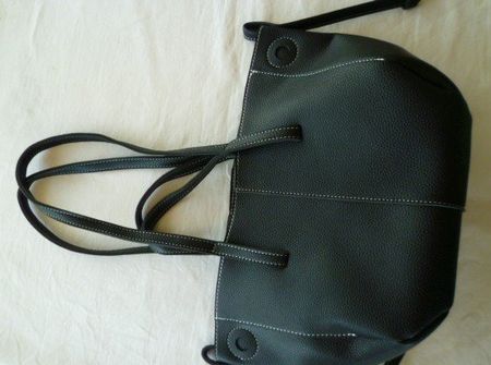 Schwarze Handtasche / Schultertasche in Lederoptik, neu!