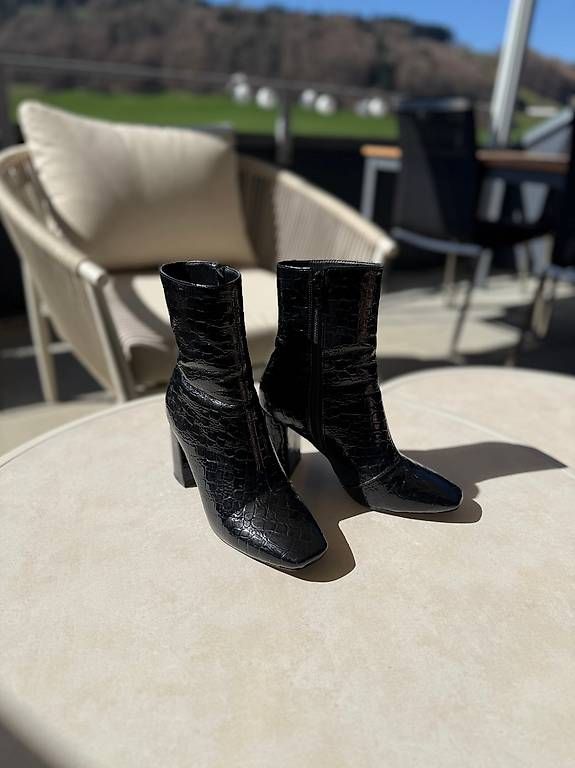 Scarpe da donna: Damenschuhe schwarz RAID Gr.38 – Usato da Boll venduto da Marlon_6